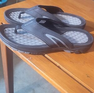 WHITIN Men's Gray and Black Flip-Flops